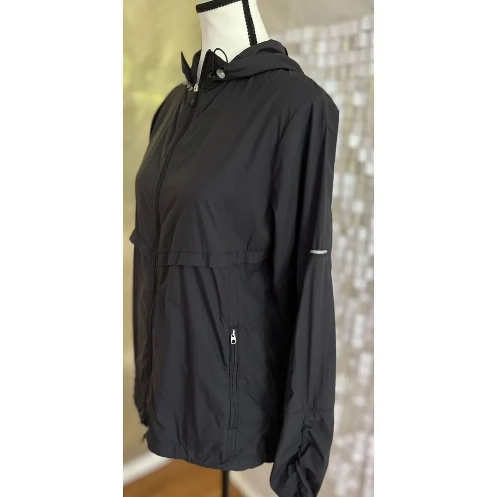 Saucony Women's Runshield Jacket. Size M.